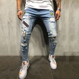 Herr jeans y2k vår lapptäcke badge mode smal fit hål denim byxor hip hopp rippade mager mannen man byxor