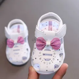 Sandalen Sommerbaby Schuhe Mädchen Sandalen geschlossener Toe weiche Kinder Sandalen für Mädchen Kind Waking Schuhe Kleinkind Firstwalkers CSH1427 240329