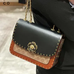 Bolsas de ombro femininas estão à venda na fábrica Olays Nova bolsa feminina Madison Camellia Chain Old Flower couro aba de ombro único crossbody