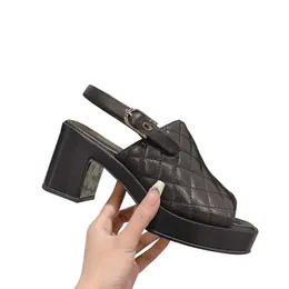 Kvinnors sandaler designer lambskin chunky plattform klackar fisk mun slingbacks klädskor klassisk hårdvara matelasse justerbar ankel spänne casual sko för fest för fest