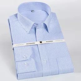 Klassisches, bügelfreies Herrenhemd aus 100 % Baumwolle, einzelne aufgesetzte Tasche, lange Ärmel, Standard-Passform, formelles Business-Hemd mit Karomuster, gestreift, 240328