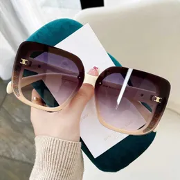 2024 Neue High-End-Sonnenbrille im leichten, kleinen Duftstil für Damen, Mode, Street Shoot, trendiges Netzwerk, beliebt