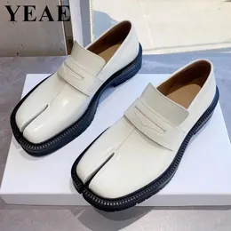 Casual Shoes Tabi Ninja Woman äkta läderlägenheter Split Toe Tjock Sole Loafers Designer Ladies Shallow Slip 2024