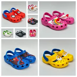 Unisex-child funlab clog barn klassiska minions krok slinga tecknad hål sandaler amsneakers