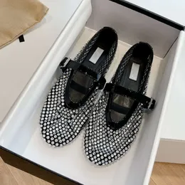 Luksusowe burzanie baletowe Fishnet Flats Fashion Sandals Sandals Czarny materiał z kryminalnymi mokasynami Klamienne buty z pudełkiem 548