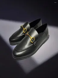 Casual skor loafers gamla pengar ponited tå zapatos mujeres grunt lätt stil solid zapatillas lägenheter mocasines patent spänne lyx