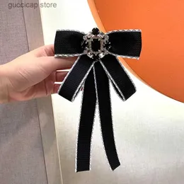 Laços femininos broche de arco elegante e elegante uniforme da academia coreana camisa acessórios colar flor pinos artesanais jóias presentes y240329