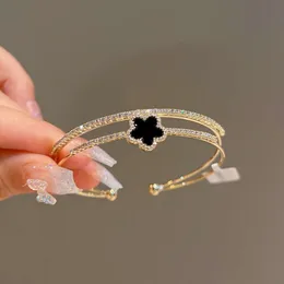 Funkelndes schwarzes Blumen-Armband im Instagram-Stil, süßes und hochwertiges Gefühl, verstellbares Micro-Set-Zirkon-Armband mit Öffnung