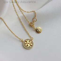 Collana di design Tory Tb Gioielli Ciondolo circolare con lettera cava con micro intarsio di diamanti scintillanti e collana Tb in oro reale 18k placcato Super Flash in