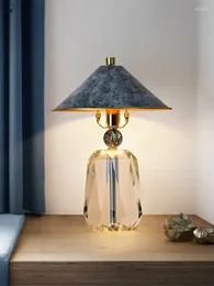 Lâmpadas de mesa American Luxury Designer Crystal Lamp Gold Lustre Postmodern Desk Luzes Sala de estar Quarto Estudo de Cabeceira