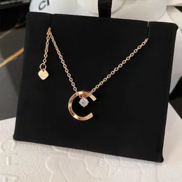 Hohe Version duftendes Zuhause Licht Luxus Wasser Eis Mond Halskette weibliche Nische Design Diamant karierten Pullover Kette Mond Gold Schloss Knochenkette