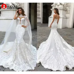 Splendidi abiti da sposa a sirena con collo alto con involucri in tulle Applicazioni in pizzo Abiti da sposa lunghi Strascico di corte Bottoni sul retro BA W