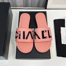 2024 Sandali firmati pantofole da donna estive firmate LOGO originale di fascia alta lo stesso sandali piatti colore catena intrecciata moda trendy 02