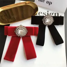 Bow Ties Women Velvet Retro Square Square Rhinestone Bow Brooch Korean Fashion Academy Style Mundur Shirt Swater Kołnierz Klwiak Flower Akcesoria Y240329