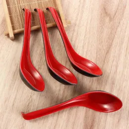 Cucchiai 5 pz/set Bicolore Rosso Nero Zuppa di Plastica Manico Lungo Porridge Imitazione Porcellana Anti Scottatura Ristorante