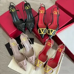 Tasarımcı Sandalet Yüksek Topuklu Deri Kadın Ayakkabıları 4 M 6 cm 8 cm Yaz Düz Slide Kadın Plaj Sandalet Partisi Düğün Oran Ayakkabıları