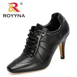 Royyna Tasarımcıları Kişiselleştirilmiş Stil Yüksek Hels Pompaları Kadın Dantel Yuvarlak Toe Tam Orijinal Deri Elbise Ayakkabı Bayanlar 240307
