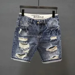 Mens rippade denimshorts fashionabla sommarskort byxor med nödställda rippade designhål koreansk stil kort jeans man 240325