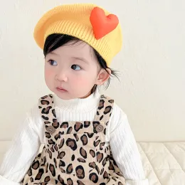 Koreanischer Stil gestrickter Baskenmütze für Kinder Haarzubehör Großherzmuster Strick Mütze Neugeborene Maler Hut Kinder Süßes Hut