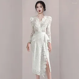 Sıradan Elbiseler Zawfl 2024 Kadın için Beyaz Katı Elbise Dantel V Yastık Dantel-up Vestidos Lady Elegant Vintage Uzun Kadın Bahar Giysileri