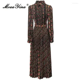 Casual Dresses Moaayina Spring Fashion Designer Vintage Floral Print Dress Women's Lapel Button Sashes samlade midja Slim Pleated Long