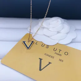 Luxury Style Gold-Plated Pendant Necklace Luxurious Designer Logo Charming Womens Romantic Love Necklace With Box Birthday Party