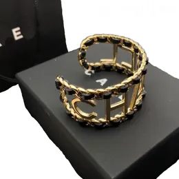 Popular designer pulseira dupla letra banhado a ouro manguito pulseira nova qualidade superior mens jóias ocas pulseiras acessórios de moda zh210 E4