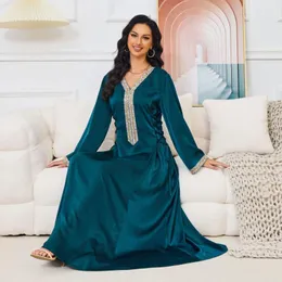 Etniska kläder Abaya för kvinnor Ramadan Gurban 2024 Muslim Robe Women's Style Diamond Tunic Dress V-hals Dubai Long Hleeves