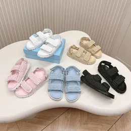 Designer Sandal Woman virkning glider svarta plattform kilar halm flatform toffel sommaren platt komfort mule strandpool två remmar 541