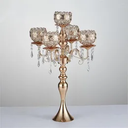 Portacandele 63 cm di altezza Candelabri in metallo dorato a 5 bracci con pendenti Portacandele romantico per matrimonio Decorazione domestica 10 pezzi / lotto