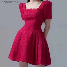 Urban Sexy Dresses New 2024 Runway Spring Summer Summer Tweed Mini Dress Vintage Women Tassel Square Puff Short Slive Slim Plated Party YQ240330