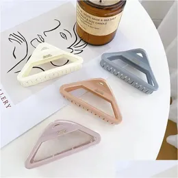 Clamps New Creative Design 9.6Cm Hollowed Out Triangle Fashion Plastic Shark Clip Female Hair Clamp Accessories Drop Delive Dhgarden Dhgde