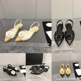Camellia sandaler för kvinnor under våren 2024, nya fårskinn franska platta skor med spetsiga tå och mueller skor på baksidan