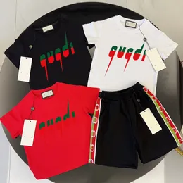 Conjuntos de roupas de designer de bebê crianças camiseta preto shorts de bebê moda marca de moda britânica verão tesouros infantis meninos e meninas algodão branco duas peças 2024