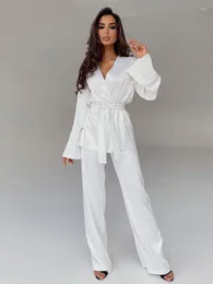 Hemkläder vilar casual kvinnliga kläder med skärmar 2 stycken Set Loose White Long Sleeve V Neck Robe Satin Suit Female Pants Hösten 2024