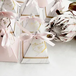Opakowanie na prezent 10pcs czekoladowe pudełko ślubne Favors Piramid w stylu piramidy pudełka ze słodyczami z zapasami na imprezę Wstążki z podziękowaniami