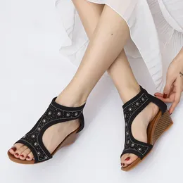 Sandaler Summer Wedge Ladies Shoes Woman 2024 Trend Bohemian bekväm strand sexig fisk mun non slip sandalis