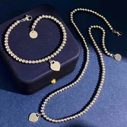 2024 Novo modelo de joias Tiffanyujkl Colares com pingente clássico amor coração contas colar conjuntos de pulseiras para mulheres presente de aniversário presente de dia dos namoradosHLRJ
