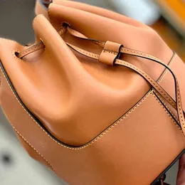 Kvällspåsar dragsko hinkväska kvinnor handväska axel softluxury designer märke crossbody kvinnliga ballong purses 2024