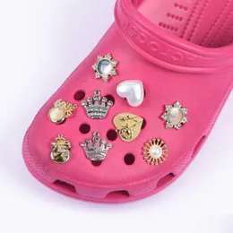 Parti di scarpe Accessori Metallo per bottiglia No 5 Bling Queen Farfalla Decorazione Ragazze Shinny Clog Scarpe Charms Consegna di goccia Dhjv1