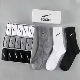 Designer-Socken mit niedrigem, mittlerem und hohem Bund, hochwertige, hochwertige Baumwolle, atmungsaktive All-Match-Sportsocken, 5 Paar, meistverkaufte atmungsaktive Tech-Fleece-Socken