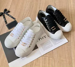 Design Luxury Thick and High Rise New äkta läder Casual Shoes Board Hoes Tjock Sole Liten White Shoe 001