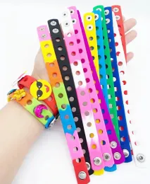 Bracciale silicone di vendita al dettaglio e all'ingrosso braccialetti da 18 cm con accessori per scarpe con fibbia per scarpe alloggio per bambini regali di compleanno per bambini