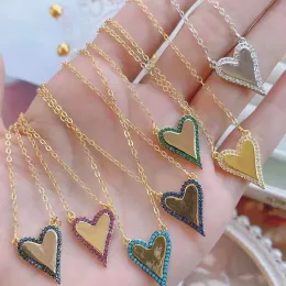 Halsketten 5pcs Mode Regenbogenfarbe CZ Zirkon zirkulierter goldener Herzform Anhänger Halskette Charme für Frauen tägliches Leben