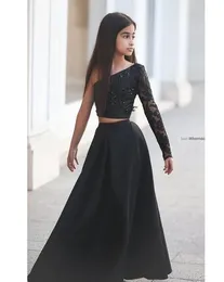 Bescheidene Spitzen-Festzugkleider für kleine Mädchen, zweiteilig, One-Shoulder-Perlen, schwarzes Blumenmädchenkleid für Kinder, Teenager, Party, günstig, maßgeschneidert