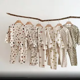 Baby Pyjamas Set Loungewear Sleepwear For Kids Långärmad pojke Girl Breattable Cotton Waffer Top och Bottom Childrens kläder 240314