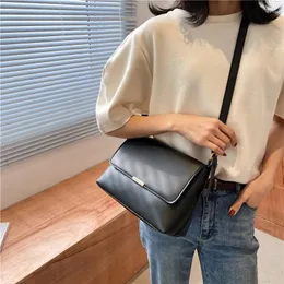 Bag Women's 2024 Trendy Stylish Good Texture Solid Color Shoulder Messenger Retro Simple Large Capacity Commuter