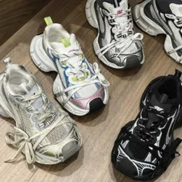 lyxiga sneakers sportsko casual skor varumärke fashionabla high-end nya och gamla skor män tränare trendiga vilda andningsbara skor motorfordon arbete löparskor