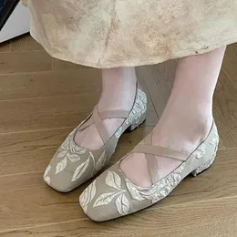 Sandálias imprimir aleatório meados de saltos mulheres chunky sapatos rasos 2024 verão designer de moda ao ar livre vestido bombas zapatos feminino