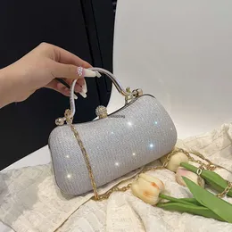 Designer-Luxus-Mode-Tragetaschen. Die beliebte Nischenhandtasche für Damen des Jahres 2024, neue vielseitige Umhängetasche mit Kette, einzigartige handgehaltene Goldtasche